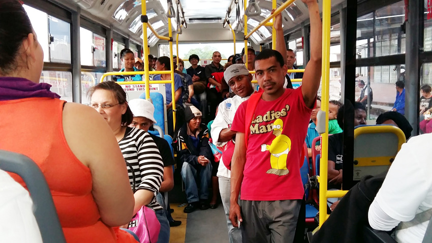 2015-09-25-Staan-op-die-bus-full.jpg